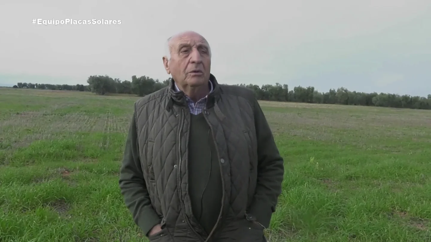 Un agricultor, tras alquilar sus tierras para instalar plantas solares: "Antes ganaba 100 euros por hectárea; ahora, 1.900" Un agricultor, tras alquilar sus tierras para instalar plantas solares: "Antes ganaba 100 euros por hectárea; ahora, 1.900"