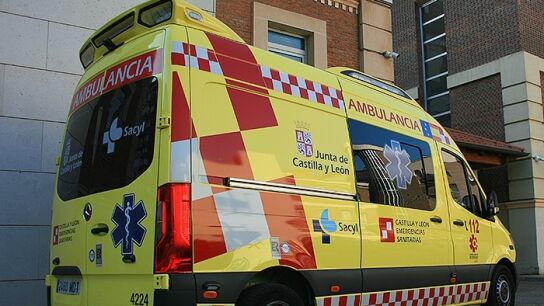 Imagen de archivo de una ambulancia del Servicio de Emergencias de Castilla y Le&oacute;n