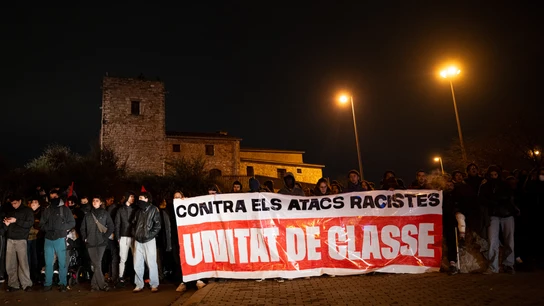 Decenas de personas durante una convocatoria del alcalde de Badalona, Xavier García Albiol, con vecinos para abordar la crisis del desalojo del B9 Decenas de personas durante una convocatoria del alcalde de Badalona, Xavier García Albiol, con vecinos para abordar la crisis del desalojo del B9