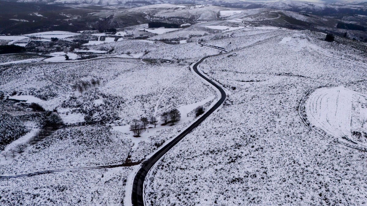 El frío extremo marca la Navidad: las temperaturas se desploman en gran parte del país con una decena de provincias en riesgo por lluvia, nieve y olas