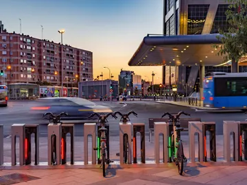Bicicleta eléctrica y autobús en Madrid Bicicleta eléctrica y autobús en Madrid