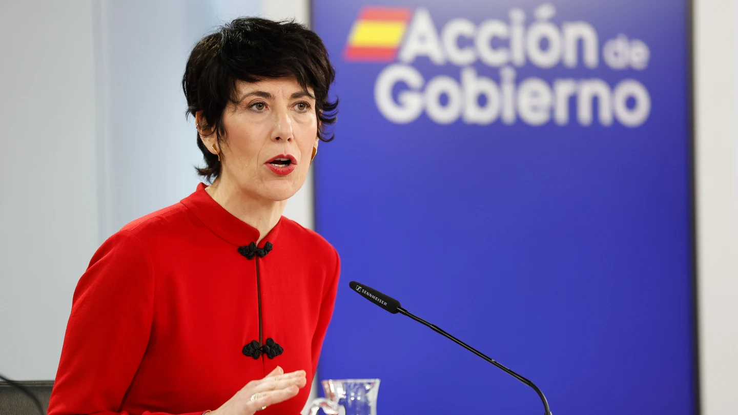 La ministra de Inclusión, Seguridad Social y Migraciones y nueva portavoz del Gobierno, Elma Saiz, tras el Consejo de Ministros La ministra de Inclusión, Seguridad Social y Migraciones y nueva portavoz del Gobierno, Elma Saiz, tras el Consejo de Ministros