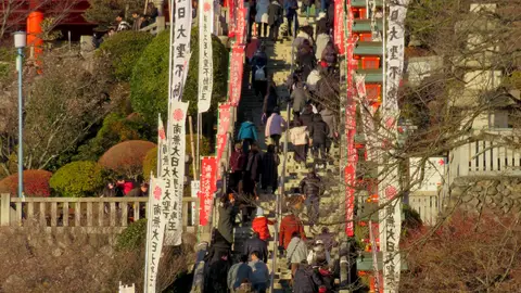 Acceso al templo en Hatsumode Acceso al templo en Hatsumode