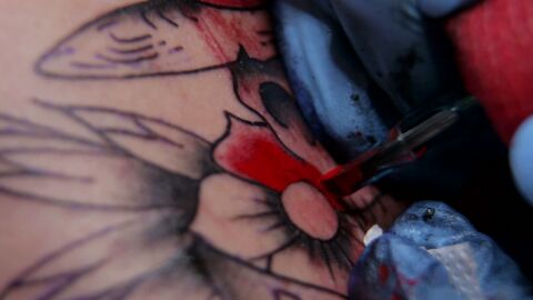 Tatuajes: ¿qué opción es menos agresiva para tu piel, borrar o cubrirlo?