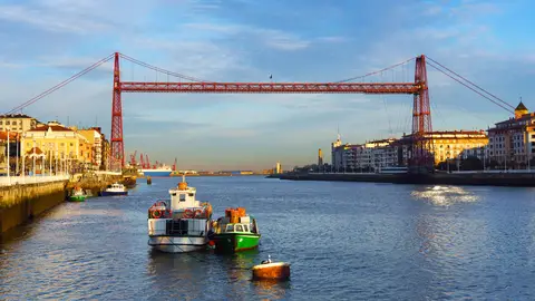 Puente Colgante entre Portugalete y Las Arenas de Getxo, en el País Vasco Puente Colgante entre Portugalete y Las Arenas de Getxo, en el País Vasco