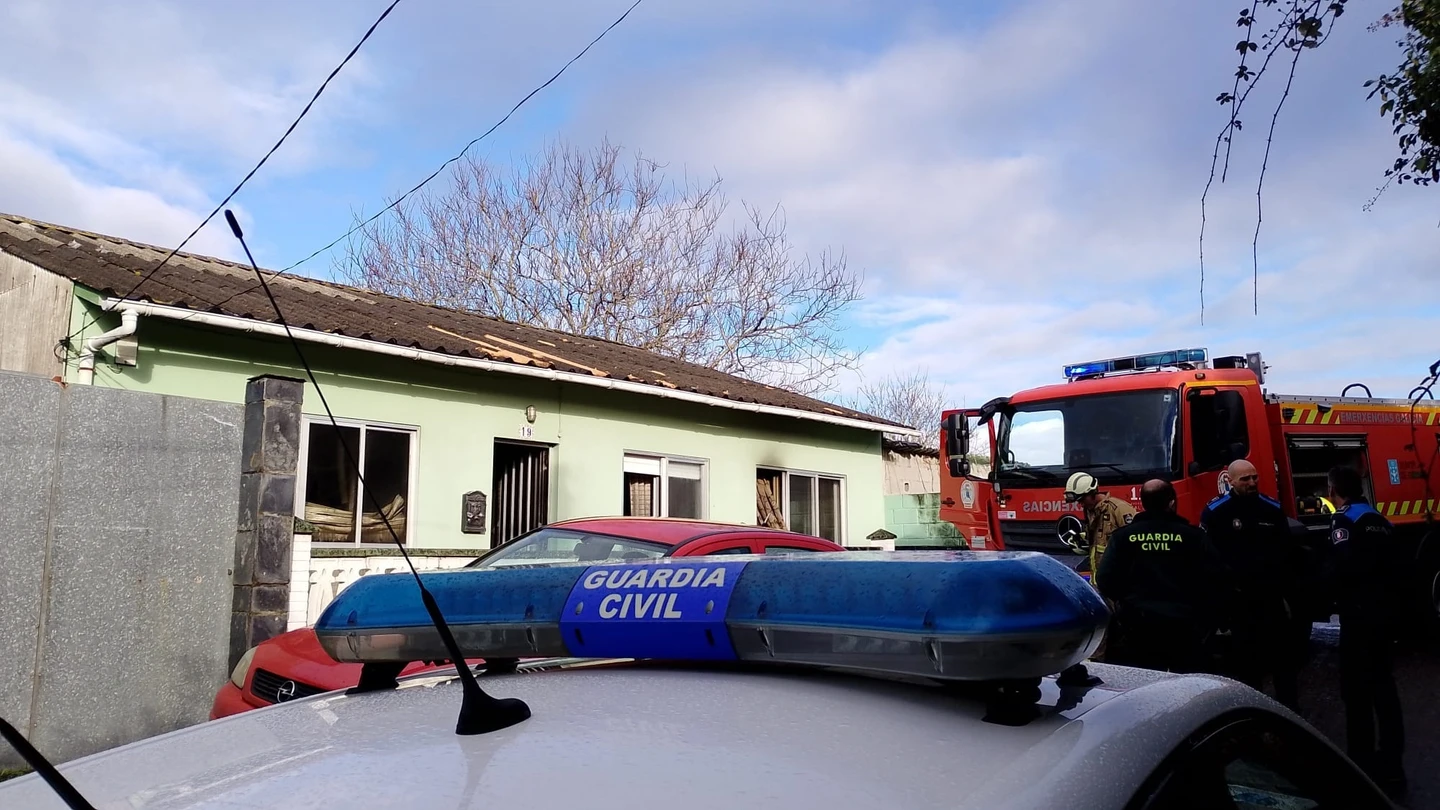 Investigan la muerte de un hombre y su hijo en su vivienda en Mugardos (A Coruña) Investigan la muerte de un hombre y su hijo en su vivienda en Mugardos (A Coruña)