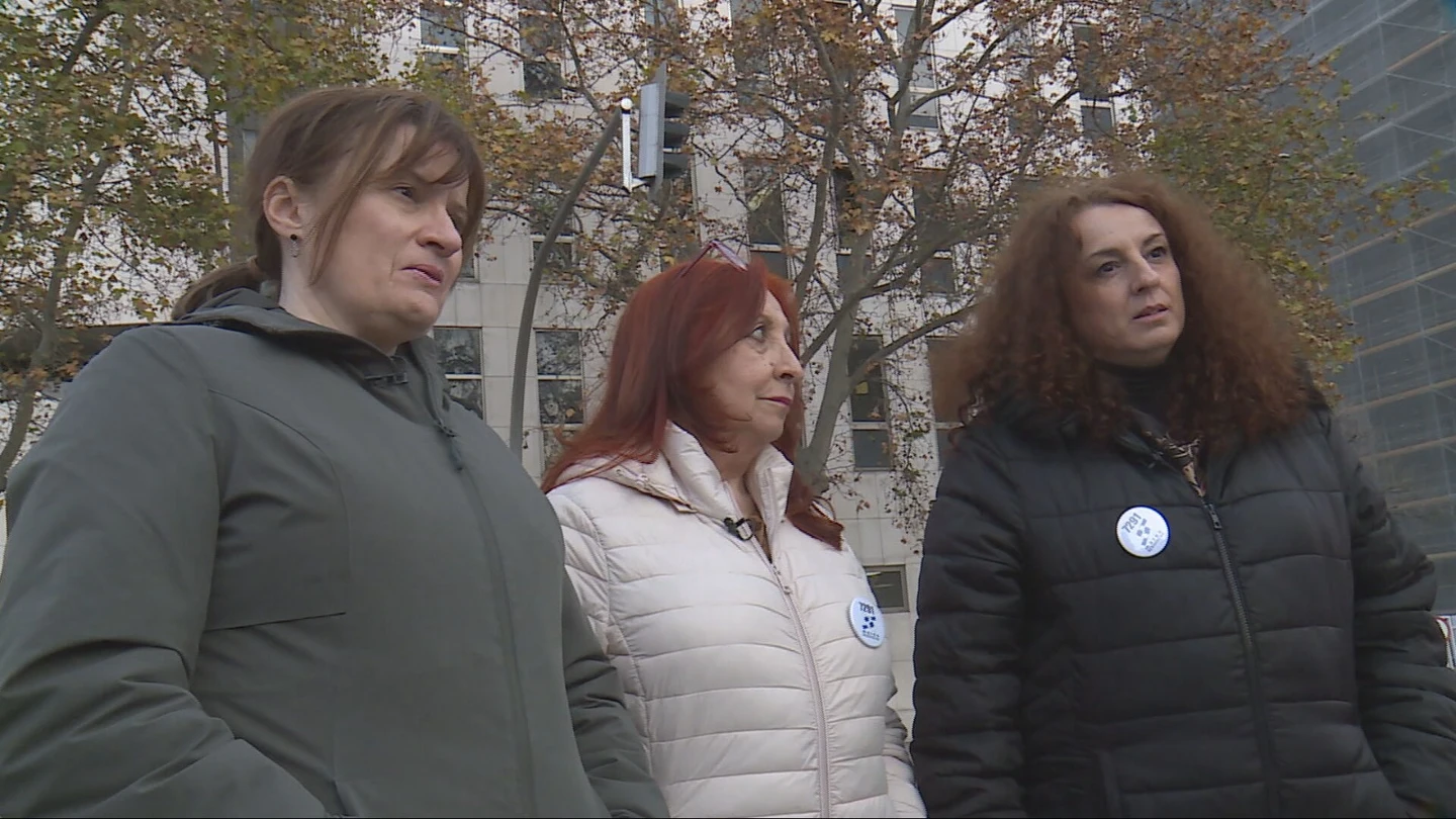 Las familias de las víctimas de las residencias en Madrid siguen pidiendo justicia: "Es una burla al dolor de las familias" Las familias de las víctimas de las residencias en Madrid siguen pidiendo justicia: "Es una burla al dolor de las familias"