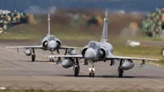 Aviones de combate Mirage 2000 de la Fuerza A&eacute;rea de Taiw&aacute;n se preparan para despegar en una base a&eacute;rea en Hsinchu, Taiw&aacute;n, el 29 de diciembre de 2025