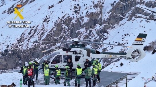 La Guardia Civil realiza en Panticosa (Huesca) un plan de instrucci&oacute;n de perros de b&uacute;squeda de personas