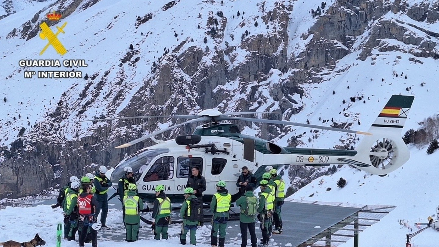 La Guardia Civil realiza en Panticosa (Huesca) un plan de instrucción de perros de búsqueda de personas La Guardia Civil realiza en Panticosa (Huesca) un plan de instrucción de perros de búsqueda de personas