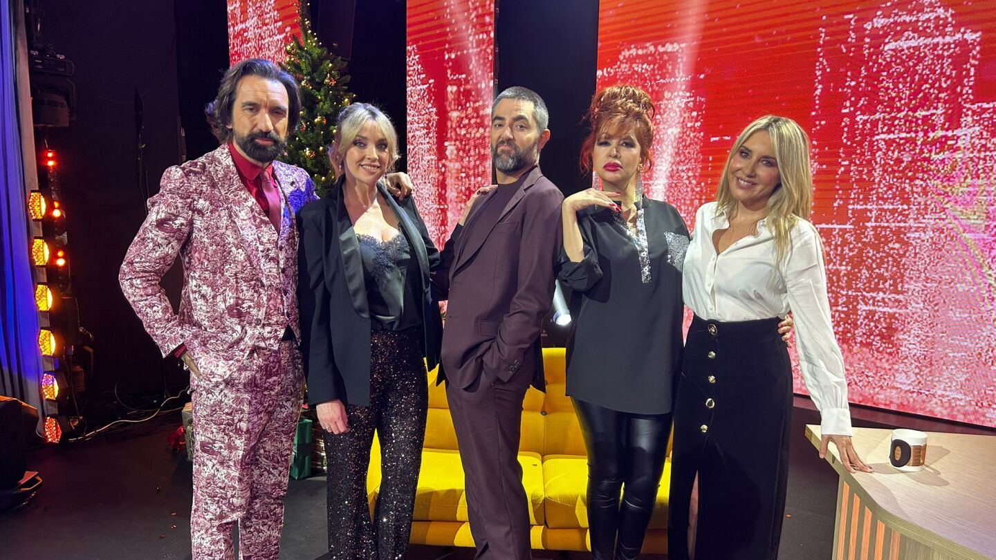 Miguel Lago, Anna Simón, Dani Mateo, Yurena y Berta Collado en '¡Feliz 20 Años Neox!'.