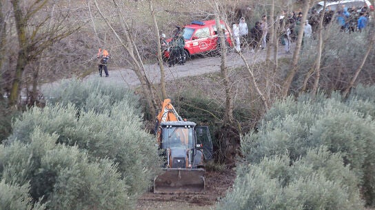 Labores de b&uacute;squeda del joven que con su moto fue arrastrado por el agua en el arroyo de la Ca&ntilde;ada
