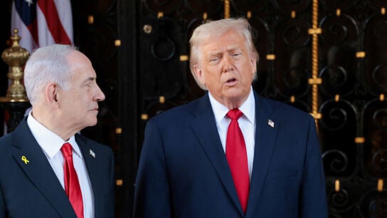 Trump, junto al primer ministro israel&iacute;, Benjamin Netanyahu, a su llegada a Mar-a-Lago