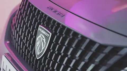 El Peugeot líder en ventas en España amplía su gama con una edición especial bicolor que deja este SUV compacto etiqueta ECO por debajo de los 30.000 euros El Peugeot líder en ventas en España amplía su gama con una edición especial bicolor que deja este SUV compacto etiqueta ECO por debajo de los 30.000 euros