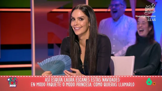 La broma de Quique Peinado y Dani Mateo que dispara las teorías sobre el vestido de Cristina Pedroche para las Campanadas: "Hoy, casualmente, lleva abanico…" La broma de Quique Peinado y Dani Mateo que dispara las teorías sobre el vestido de Cristina Pedroche para las Campanadas: "Hoy, casualmente, lleva abanico…"