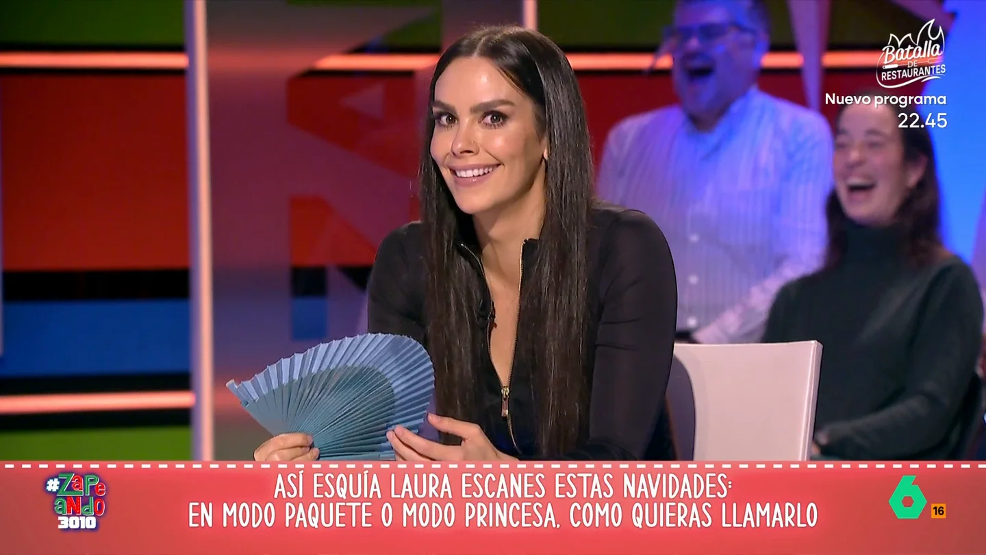 La broma de Quique Peinado y Dani Mateo que dispara las teorías sobre el vestido de Cristina Pedroche para las Campanadas: "Hoy, casualmente, lleva abanico…" La broma de Quique Peinado y Dani Mateo que dispara las teorías sobre el vestido de Cristina Pedroche para las Campanadas: "Hoy, casualmente, lleva abanico…"