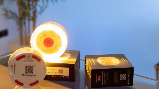 Modelo de baliza V16 que a partir de 2026 ser&aacute; obligatoria en Espa&ntilde;a para todos los veh&iacute;culos.