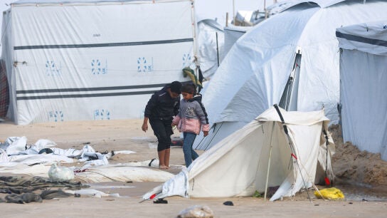 Ni&ntilde;os palestinos en el campamento de refugiados en Khan Younis