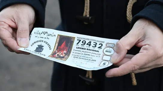 Imagen de una de las participaciones agraciadas con el número 79432, el del Gordo de la Lotería de Navidad Imagen de una de las participaciones agraciadas con el número 79432, el del Gordo de la Lotería de Navidad