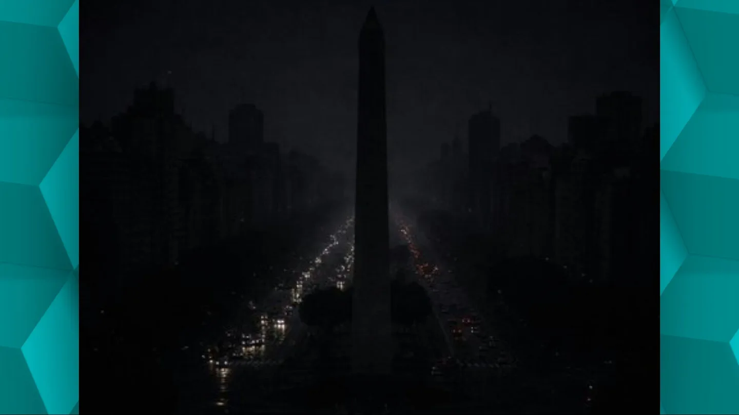 Imagen del Obeslisco de Buenos Aires completamente a oscuras Imagen del Obeslisco de Buenos Aires completamente a oscuras