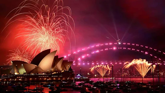 Así celebraban la llegada del año nuevo en Sídney (Australia) en 2025. Fuegos artificiales celebrando la fiesta de Fin de Año en Sidney (Australia) el 1 de enero de 2025.