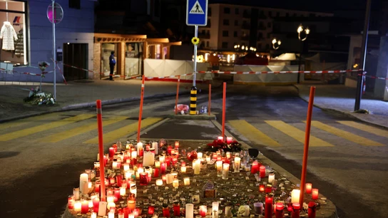 Inmediaciones del lugar del incendio y explosión de Crans-Montana durante la fiesta de Nochevieja. Inmediaciones del lugar del incendio y explosión de Crans-Montana durante la fiesta de Nochevieja.