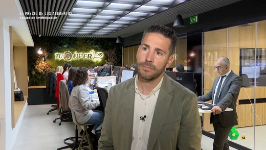 El director de un supermercado desvela su estrategia de precios: "¿No me compras fruta?, pues pongo descuentos a cuchillo" Equipo de Investigación era testigo de cómo Rubén Navarro, director general de una cadena de supermercados, certificaba ante notario la congelación del precio de más de 100 productos de su lineal.