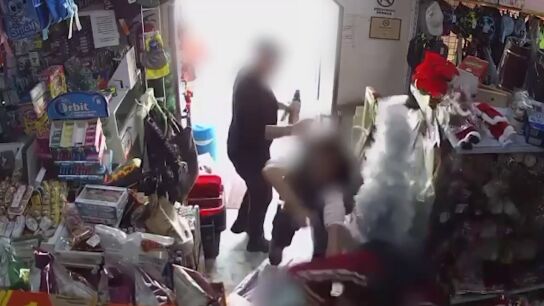 Detenido un hombre por agredir con arma blanca al propietario de un local y a su hijo menor para robar en Burguillos, Sevilla