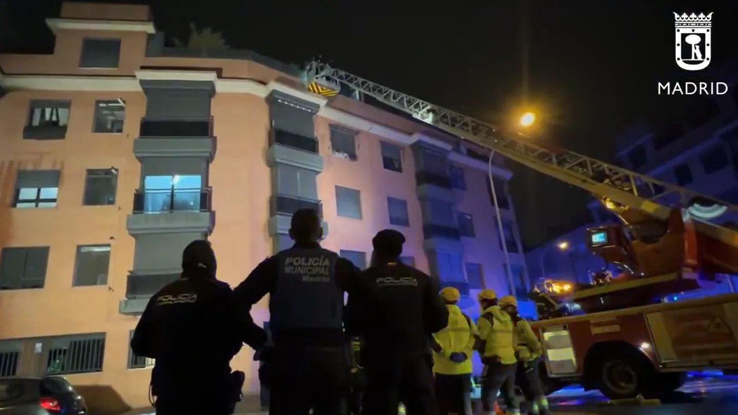 Un incendio en una vivienda en Carabanchel deja tres muertos. Un incendio en una vivienda en Carabanchel deja tres muertos.