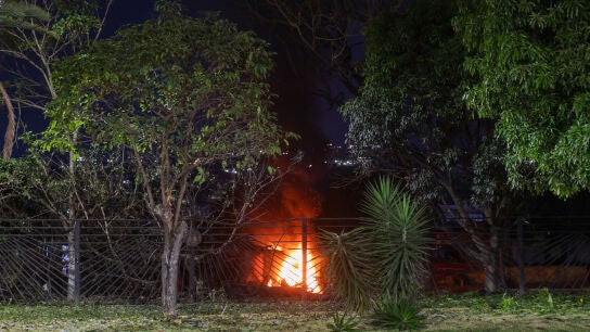 Varias detonaciones y explosiones en la madrugada de este s&aacute;bado en la base militar de La Carlota, en Venezuela.