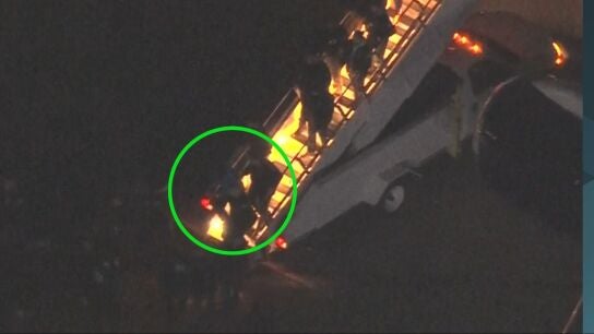 La imagen de Nicol&aacute;s Maduro bajando del avi&oacute;n detenido tras aterrizar en Nueva York