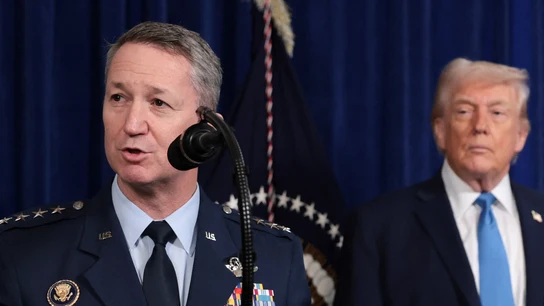 El general Dan Caine explica la ofensiva estadounidense sobre Venezuela El general Dan Caine explica la ofensiva estadounidense sobre Venezuela