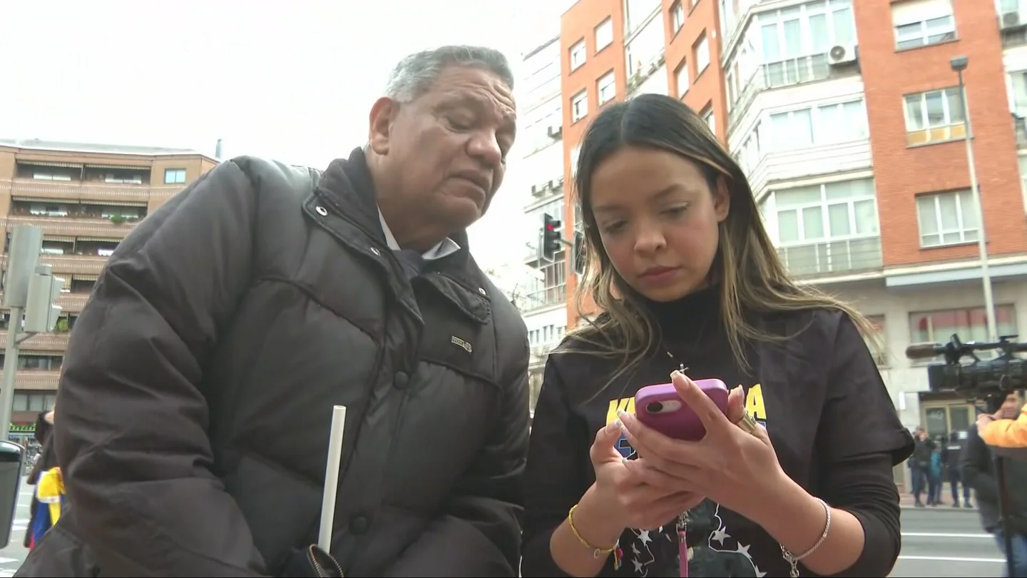 Venezolanos en España tratan de ponerse en contacto con sus familiares Venezolanos en España tratan de ponerse en contacto con sus familiares