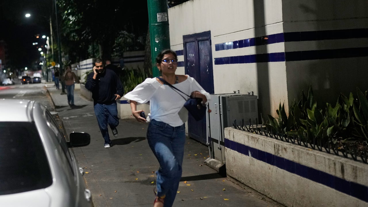 Ruido de explosiones, mucha especulación y miedo: así han vivido los venezolanos las primeras horas de los ataques estadounidenses