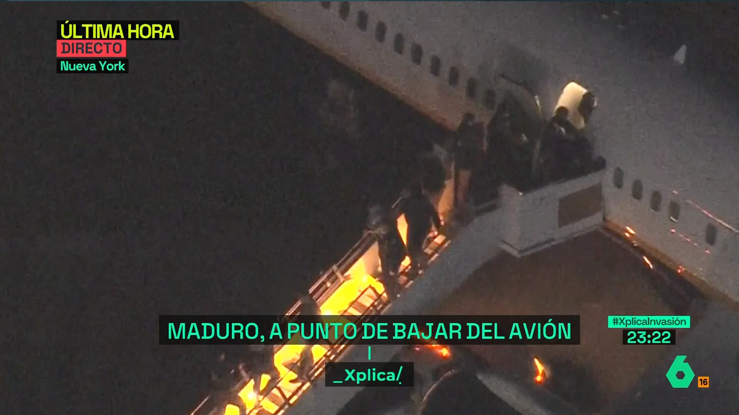 La imagen de Nicolás Maduro bajando del avión tras ser detenido La imagen de Nicolás Maduro bajando del avión tras ser detenido