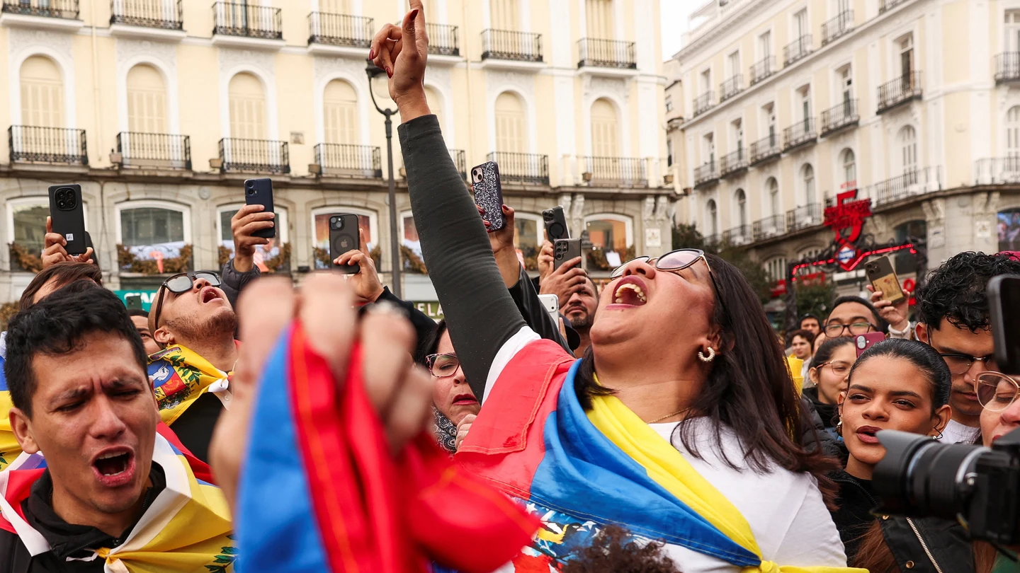 Cientos de venezolanos celebran en Madrid la captura de Maduro entre bailes y saltos y exigen el fin del régimen Cientos de venezolanos celebran en Madrid la captura de Maduro por parte de Estados Unidos.