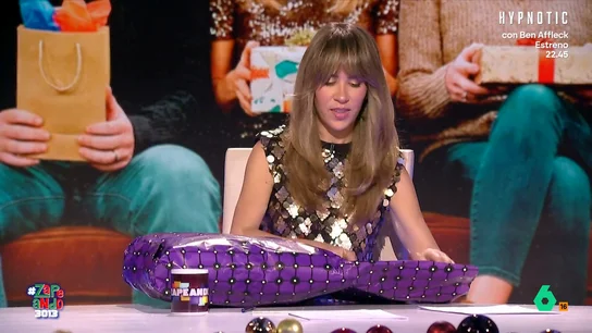 María Gómez alucina con su regalo del 'amigo invisible', en vídeo: "Me quiero morir" En este vídeo la zapeadora reacciona a su regalo del 'amigo invisible'. Descubre cuál ha sido el obsequio que ha recibido y quién ha sido su 'amigo invisible' en el vídeo principal.