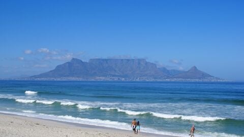 Montaña de la Mesa vista desde la playa