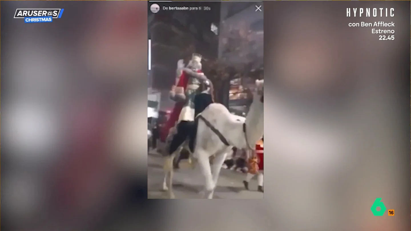 Los mejores "gambazos" de la Cabalgata de Reyes Magos, recopilados en Aruser@s Los mejores "gambazos" de la Cabalgata de Reyes Magos, recopilados en Aruser@s