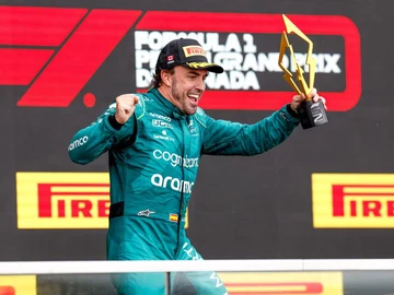 Podio de Alonso con Aston Martin Podio de Alonso con Aston Martin