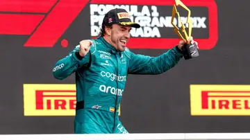 Podio de Alonso con Aston Martin Podio de Alonso con Aston Martin
