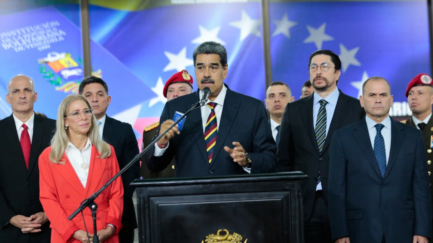 Imagen de archivo de Nicolás Maduro con su equipo. Imagen de archivo de Nicolás Maduro con su equipo.