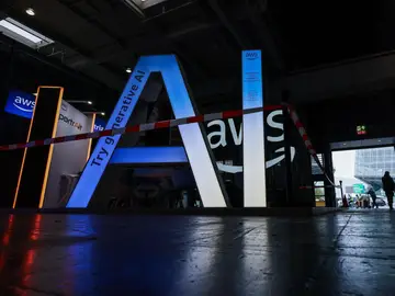 El logotipo AI (Inteligencia Artificial) se exhibe en el stand de una Feria de Hannover ( Alemania) El logotipo AI (Inteligencia Artificial) se exhibe en el stand de una Feria de Hannover ( Alemania)