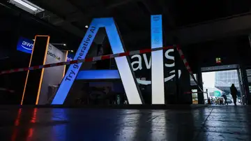 El logotipo AI (Inteligencia Artificial) se exhibe en el stand de una Feria de Hannover ( Alemania) El logotipo AI (Inteligencia Artificial) se exhibe en el stand de una Feria de Hannover ( Alemania)