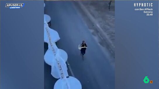 El "ansia" por el rosc&oacute;n de Reyes arruina un r&eacute;cord Guinness: una mujer roba un trozo antes de su medici&oacute;n