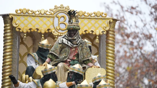 El presidente de la Junta de Andalucía, Juanma Moreno, encarna al Rey Baltasar en la Cabalgata de Reyes Magos, a 5 de enero de 2026 en Sevilla El presidente de la Junta de Andalucía, Juanma Moreno, encarna al Rey Baltasar en la Cabalgata de Reyes Magos, a 5 de enero de 2026 en Sevilla