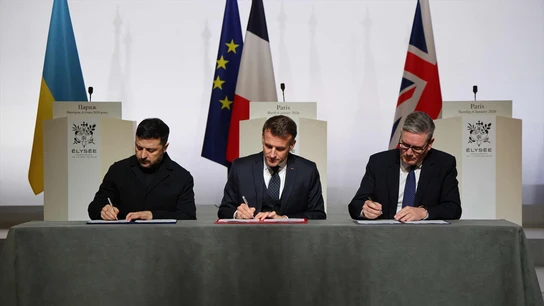Zelenski, Macron y Starmer firman en el Elíseo la declaración sobre el despliegue de la fuerza tras el alto el fuego en Ucrania Zelenski, Macron y Starmer firman en el Elíseo la declaración sobre el despliegue de la fuerza tras el alto el fuego en Ucrania