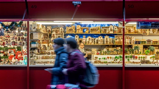 Tradicional mercado de navidad, en la Plaza Mayor, a 10 de diciembre de 2025, en Madrid (España). Tradicional mercado de navidad, en la Plaza Mayor, a 10 de diciembre de 2025, en Madrid (España).