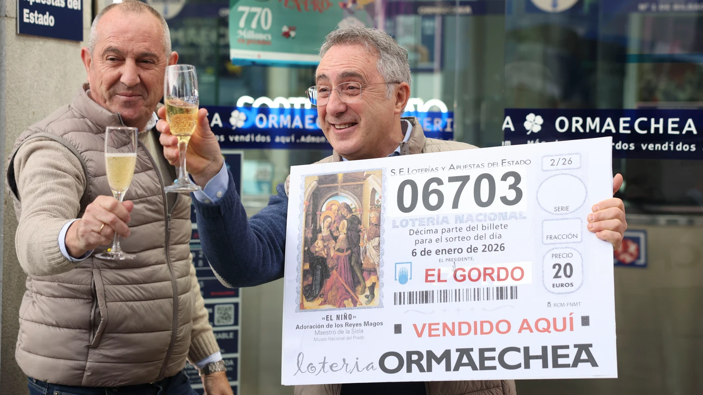 Los loteros de la administración de Bilbao que ha vendido parte del primer premio del sorteo del Niño de 2026 Los loteros de la administración de Bilbao que ha vendido parte del primer premio del sorteo del Niño de 2026