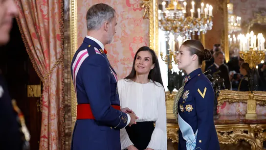 La princesa Leonor, el rey Felipe VI y la reina Letizia antes de los discursos La princesa Leonor, el rey Felipe VI y la reina Letizia antes de los discursos
